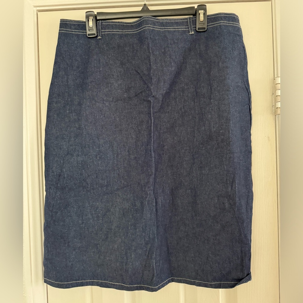 Nice Mixit stretch skirt…NWT…blue denim…size 18T